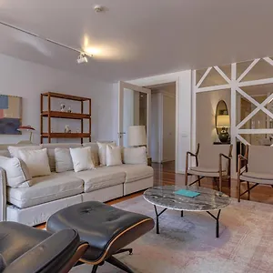 Apartment Lovelystay - Chiado 3bedroom Wonder, Lisbon